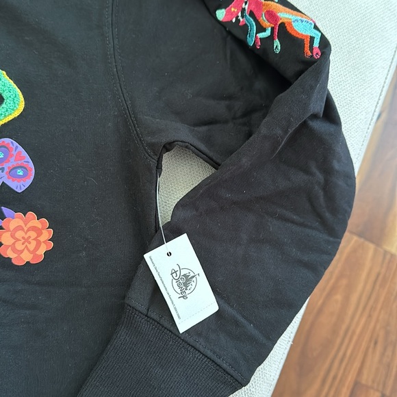 DISNEY COCO BLACK LONG SLEEVE EMBROIDERED REMEMBER ME TOP SMALL NEW - Picture 5 of 11